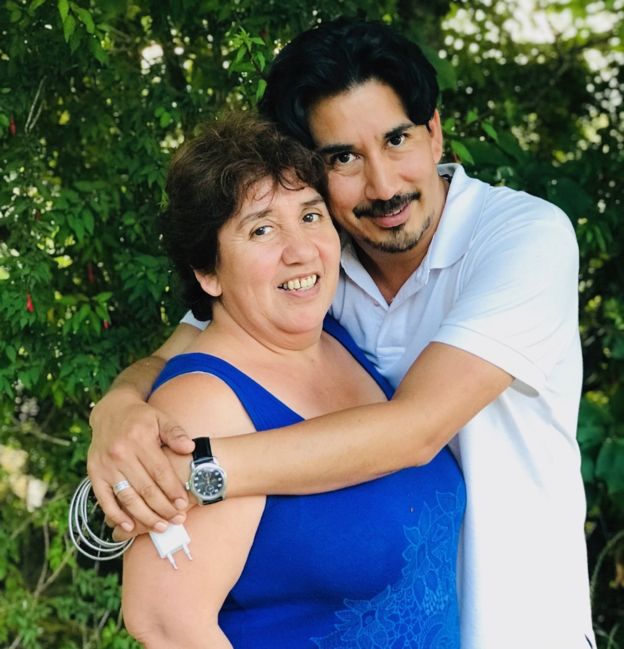 Alejandro Quezada y su madre