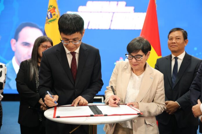 Venezuela y Vietnam suscriben acuerdo académico